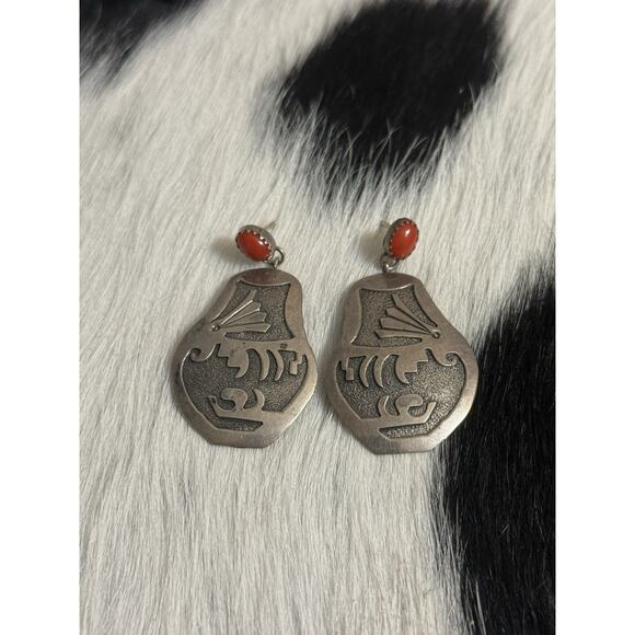 Native American Sterling Silver Red Coral Pottery Story Teller Post Earrings - Picture 8 of 9